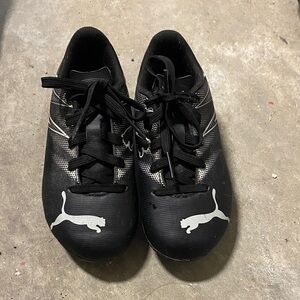 Puma Kids Size 9 Soccer Cleats